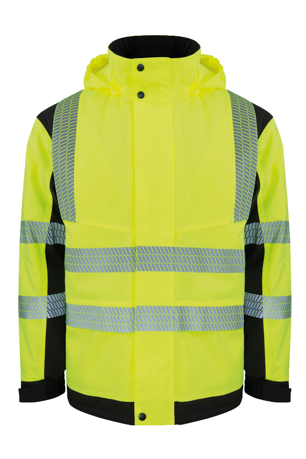 Erwachsener in orangefarbener Korntex-Softshell-Regenjacke mit Reflexstreifen auf einer Baustelle