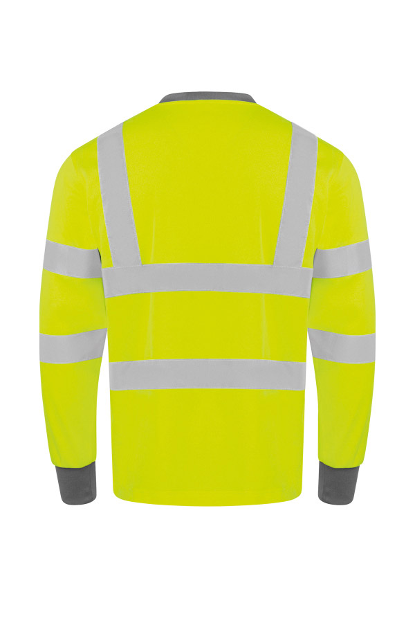 Erwachsener in signalgelbem Korntex-Long-Sleeve mit Reflexstreifen auf einer Baustelle