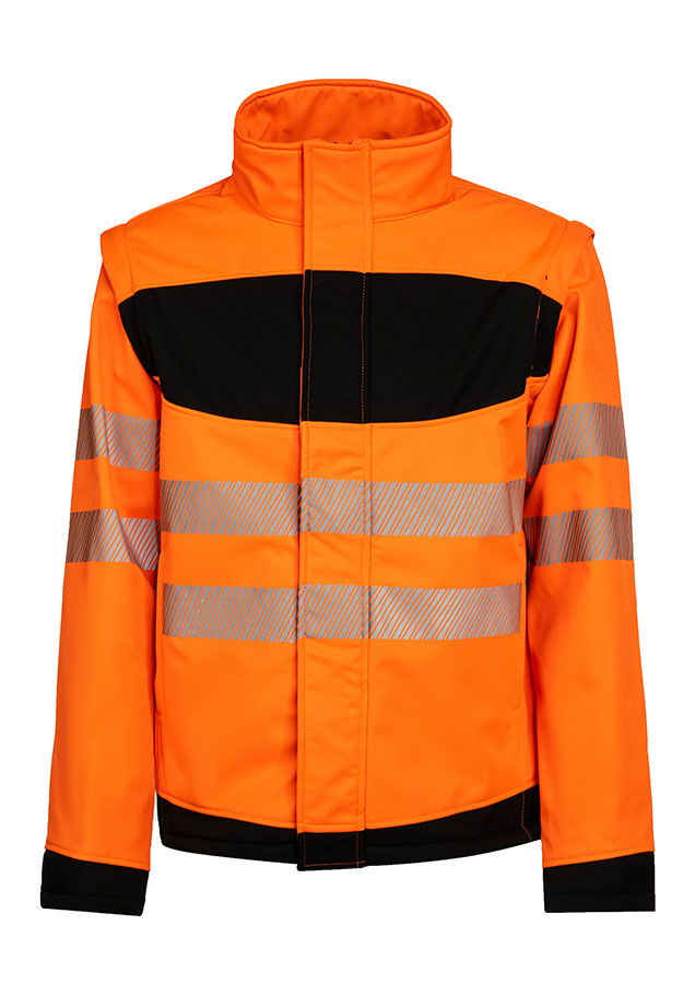 Erwachsener trägt eine gelbe Korntex-Softshell-Jacke mit schwarzer Brustpartie in einem industriellen Umfeld
