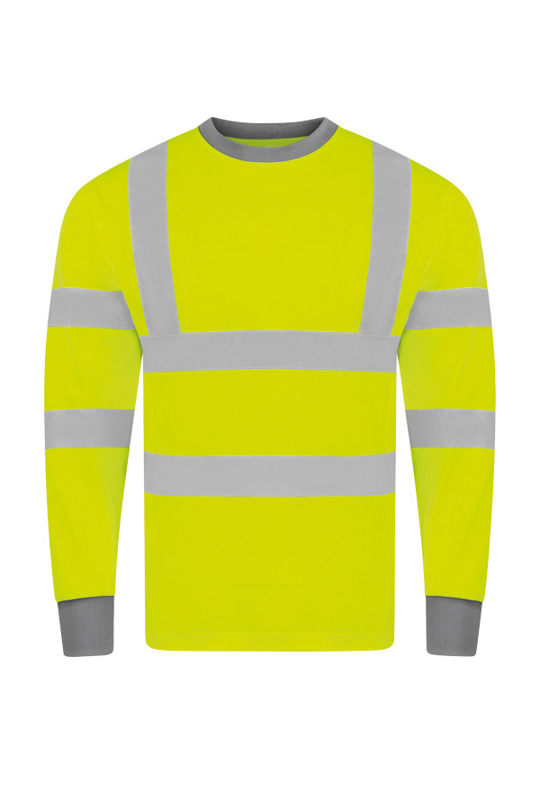 Erwachsener in signalgelbem Korntex-Long-Sleeve mit Reflexstreifen auf einer Baustelle